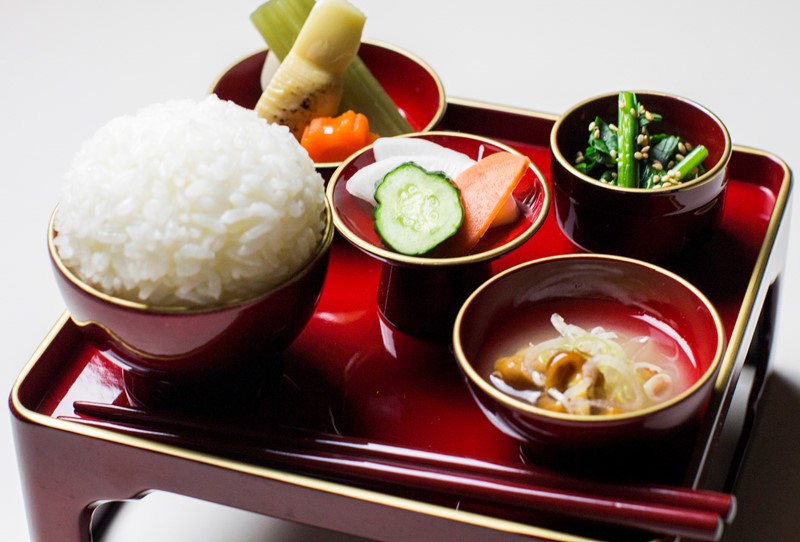 御霊供膳（御膳貸出） | 旬彩お届け弁当 けやき ～欅～｜弁当、会席を